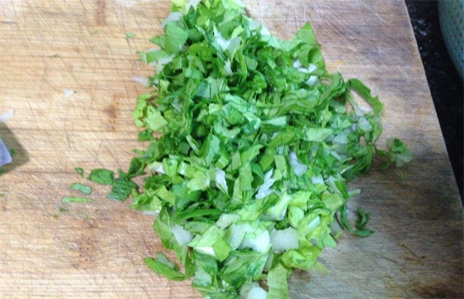 养鹅吃什么饲料最好